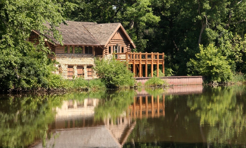Fullersburg Woods Nature Education Center